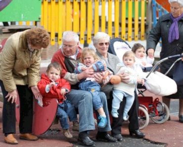 ABUELOS CANGURO: CÓMO CUIDAR A LOS NIETOS SIN SOBRECARGA.