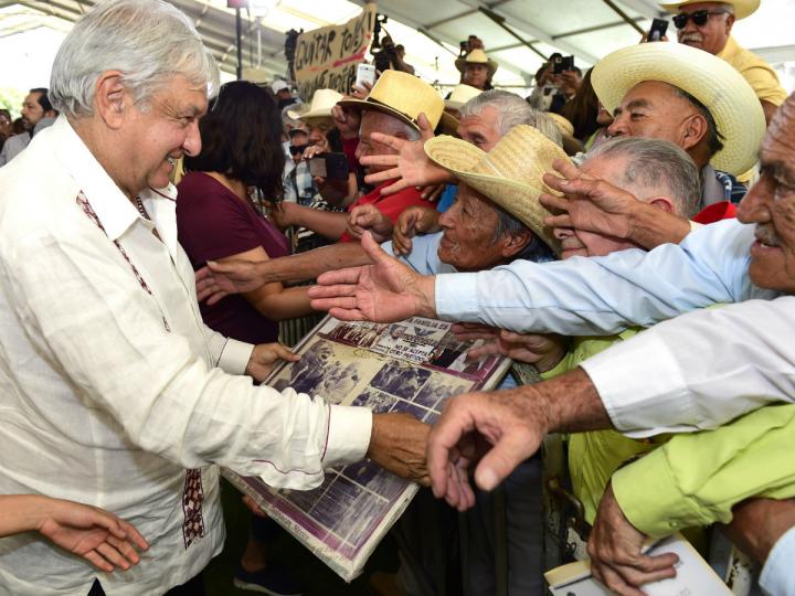 ¿EN QUÉ SE INSPIRÓ AMLO EN APOYAR A LOS ADULTOS MAYORES? 25danzon
