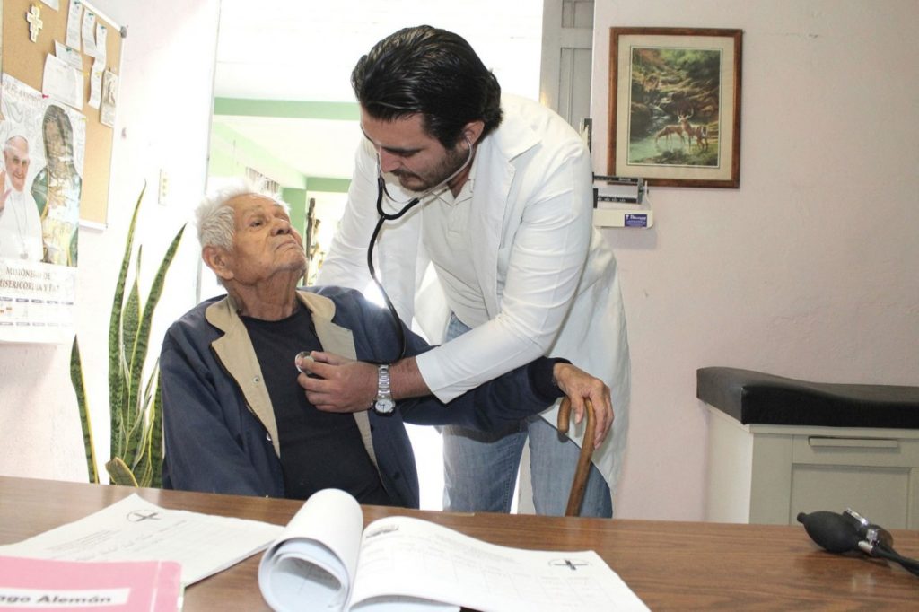 servicios médicos a adultos mayores