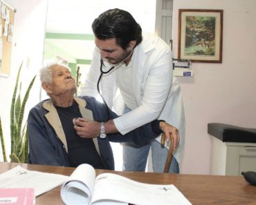 EMPRESA MEXICANA OFRECE SERVICIOS MÉDICOS MÓVILES PARA ADULTOS MAYORES