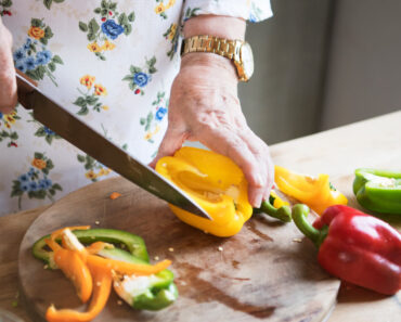 Los 6 beneficios de cocinar en los Adultos Mayores